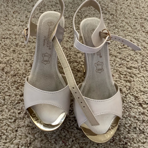 Beige & gold Wedges - Picture 2 of 5